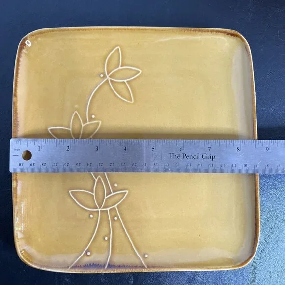 Pair of Style Eyes by Baum Bros Retro Embossed Brown Dinner Plates 8.5” & 10” - Picture 3 of 10